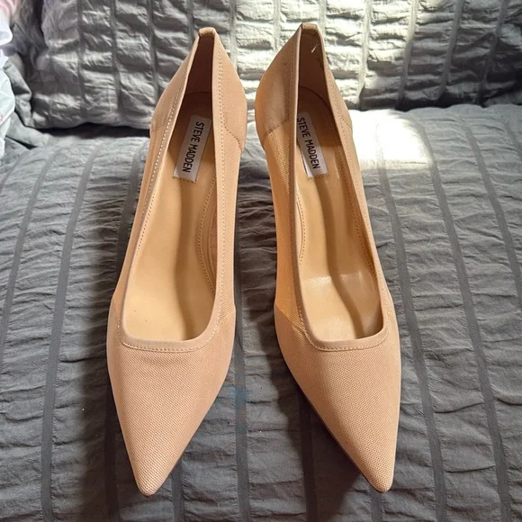 NWOT - Steve Madden Parris Mesh Pointed Toe Pumps Blush Beige Size 11 - Picture 1 of 3